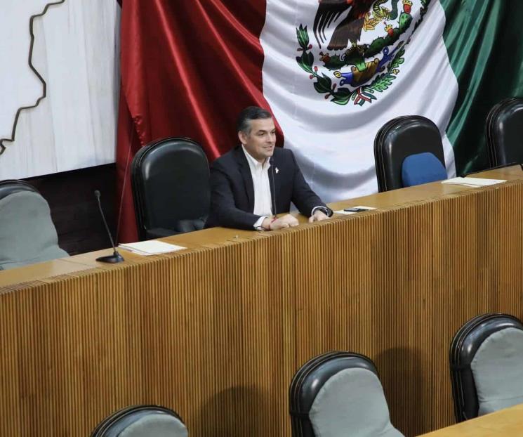 Acuden sólo 17 diputados a sesión y la cancelan