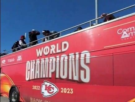 Celebran Jefes ante miles en Kansas City título de la NFL 