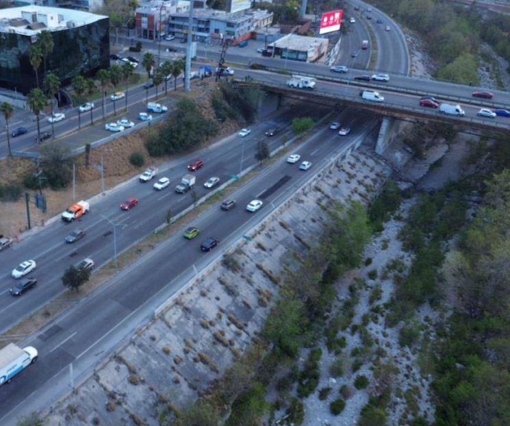 Reabren circulación tras colapso de tuberías