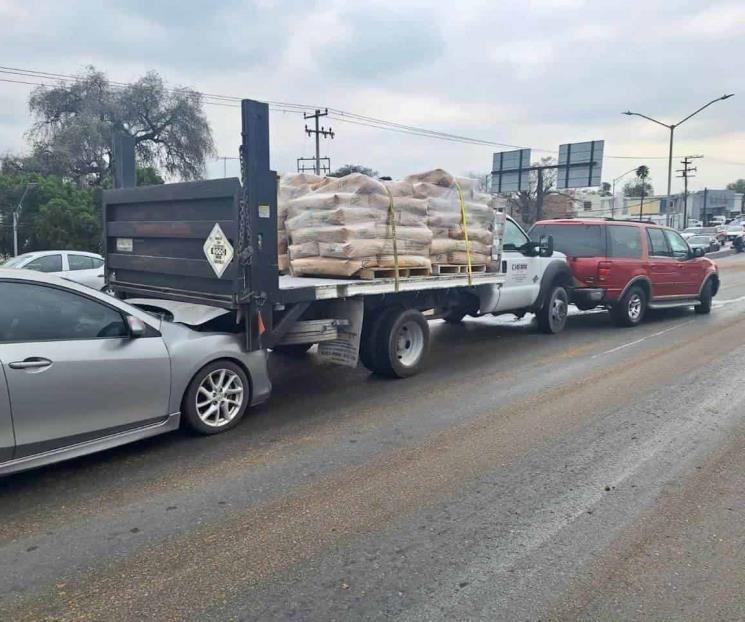 Ocasiona derrame de líquido un accidente vial