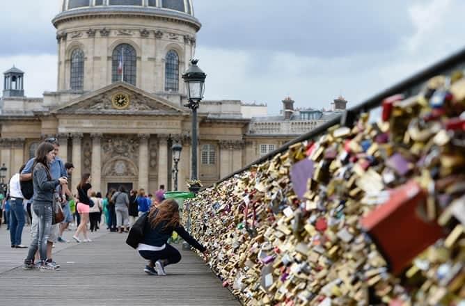 Reja del Museo del MODO permitirá candados románticos como en París