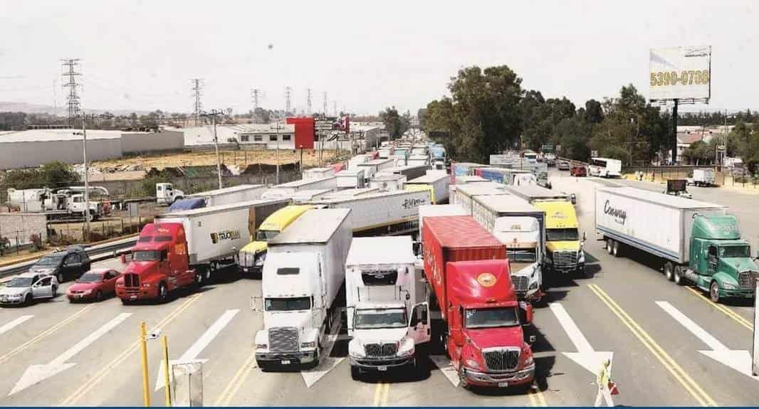 Impacta económicamente a exportadores paro de transportistas