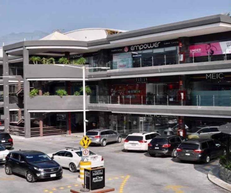 Se desploma elevador en plaza comercial de Monterrey, hay 6 heridos