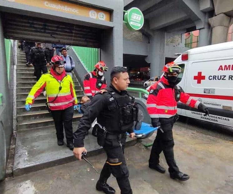 Cae hombre de 4 metros de altura en la estación Cuauhtémoc