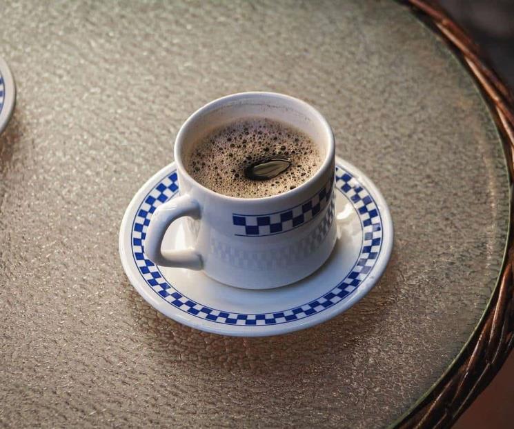 Café con aceite de oliva, combinación polémica