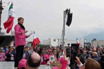 Demandan regios cuidado al voto y a la salud con marcha en Monterrey