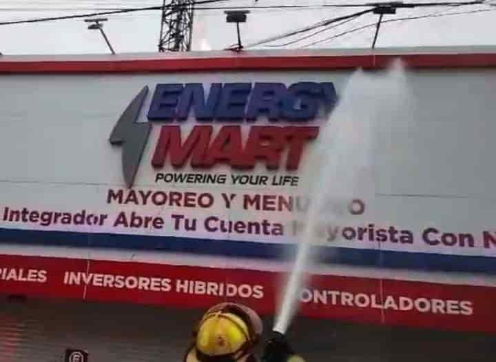 Se incendia cableado en negocio