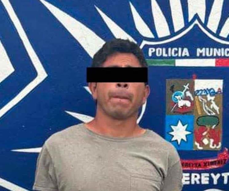 Asalta a mujer y lo detienen