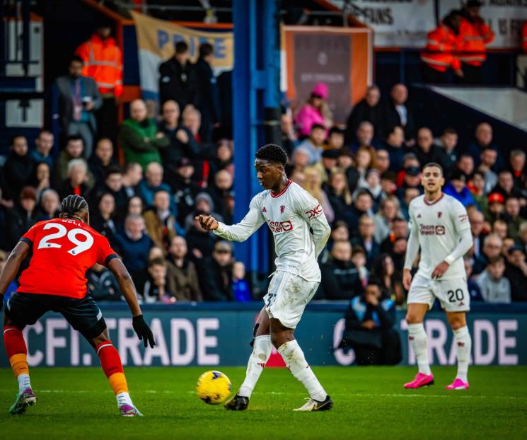 Vence el United al Luton en la Premier League de Inglaterra