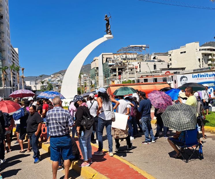 Exigen damnificados apoyos prometidos tras paso del huracán Otis Exigen damnificados apoyos prometidos tras paso del huracán Otis