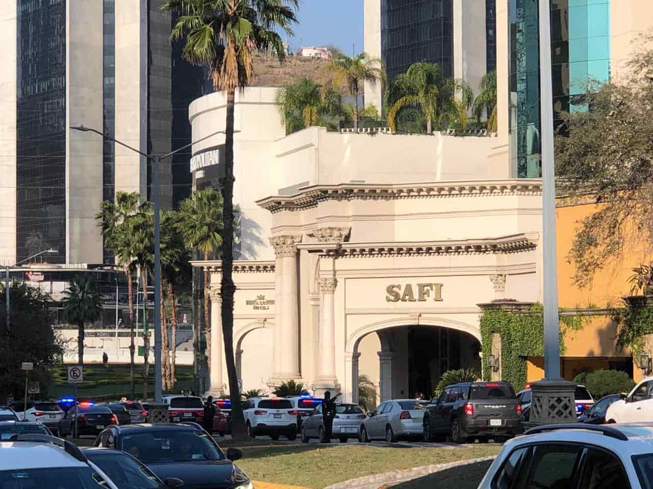Tres armas cortas, una larga, droga y otros objetos, fue parte de lo que aseguró la Fiscalía General de Justicia el domicilio en la Colonia Rincón de la Montaña, donde habitaba el empresario ejecutado el domingo pasado en el Hotel Safi.