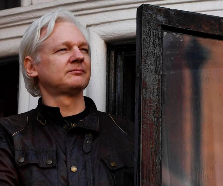 Presentan último recurso contra extradición de Assange a EU