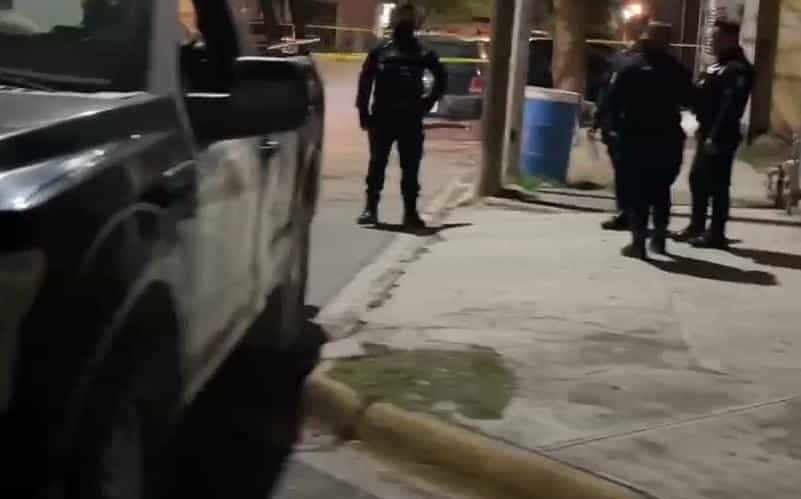 Un hombre falleció luego de ser baleado en un domicilio de la Colonia Insurgentes, la noche del martes en el municipio de Apodaca, donde quedó sin vida junto a una bicicleta.