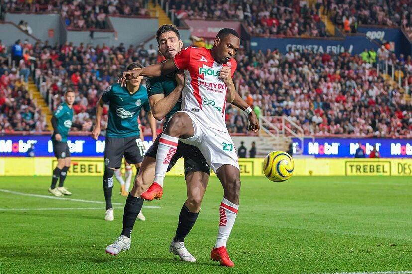 Un rayo frenó a Chivas