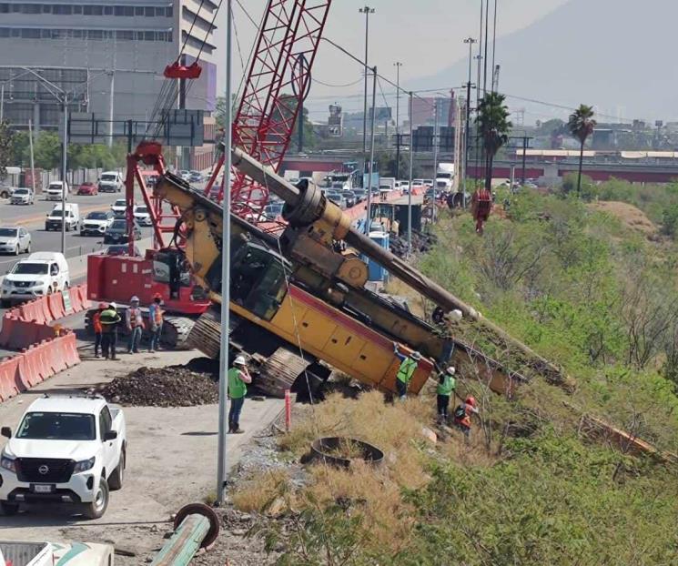 ¡Por poco! maquina en construcción de L4 casi cae a Río SC
