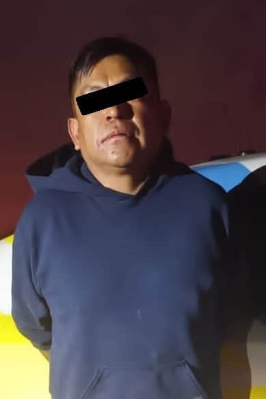 Luego de presuntamente amenazar con un arma de fuego a su esposa, además de golpearla a cachazos, un hombre fue detenido por elementos de Seguridad y Protección a la Ciudadanía de Monterrey, la madrugada en la Colonia Caracol.