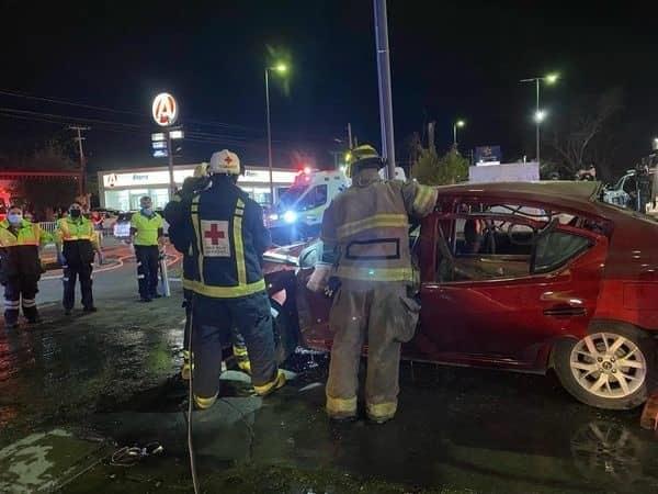 Resulta con quemaduras tras explotar su auto