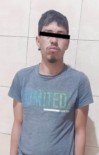 Un hombre fue detenido por elementos de la Secretaría de Seguridad Pública del municipio de Allende, luego de ser sorprendido robando piezas de algunos vehículos.