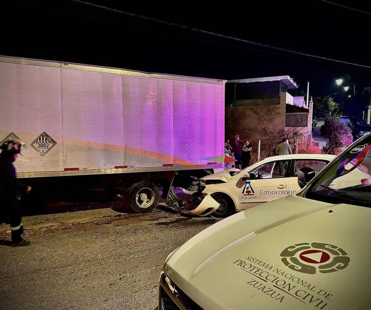 Estrella auto contra camión de carga