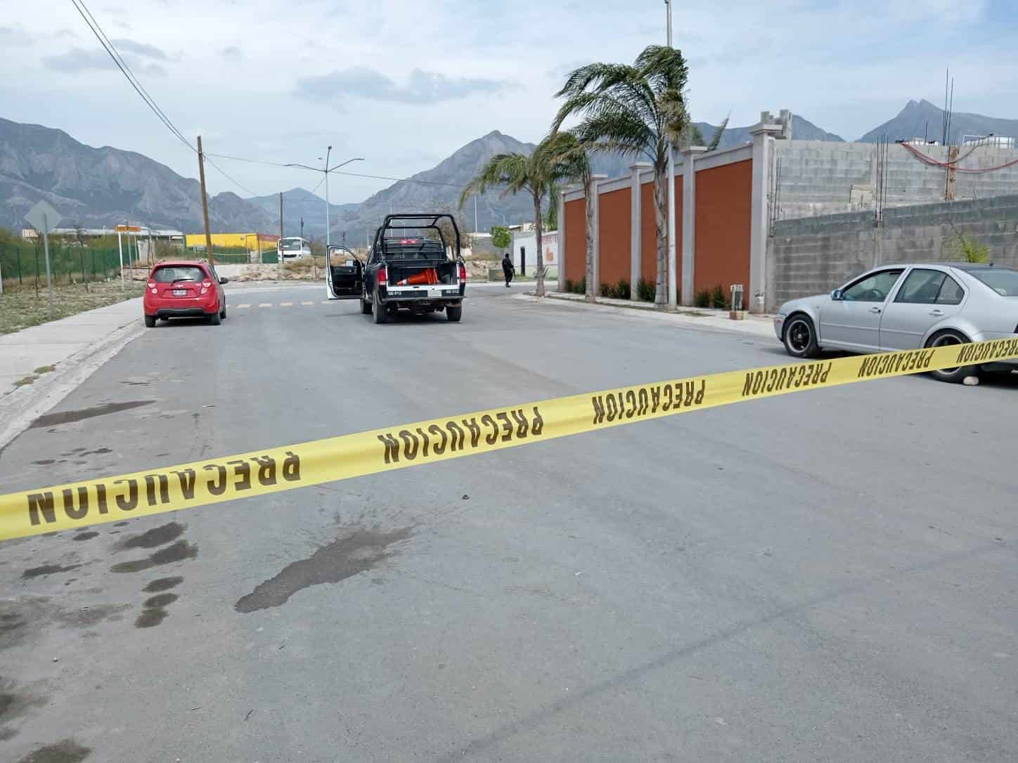 El reporte de una cabeza humana dentro de una bolsa de plástico movilizó ayer a elementos de Seguridad Pública de García, en un terreno baldío de la Colonia Portal de Lincoln, municipio de García.