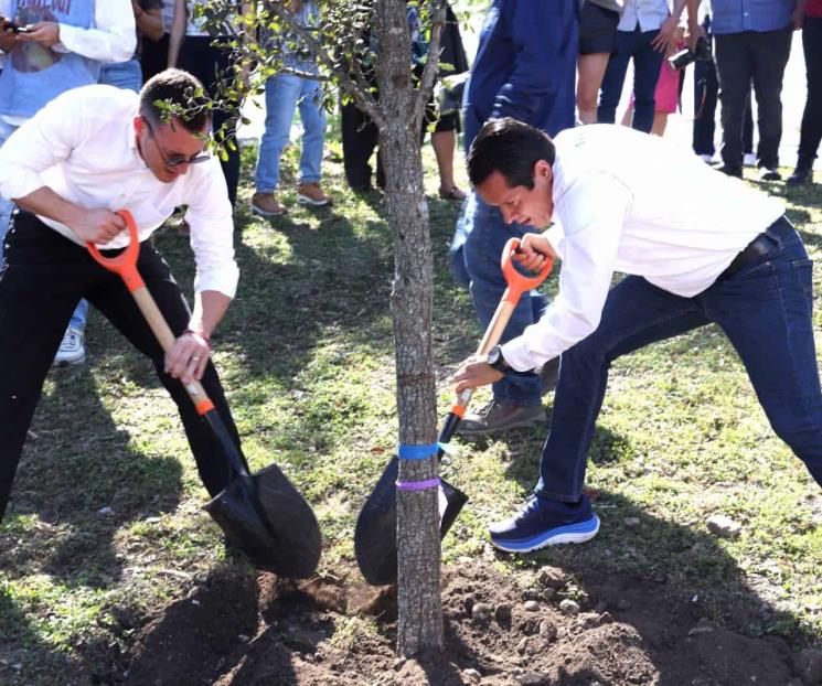 Reforestan Colosio y Carrillo plaza pública regia