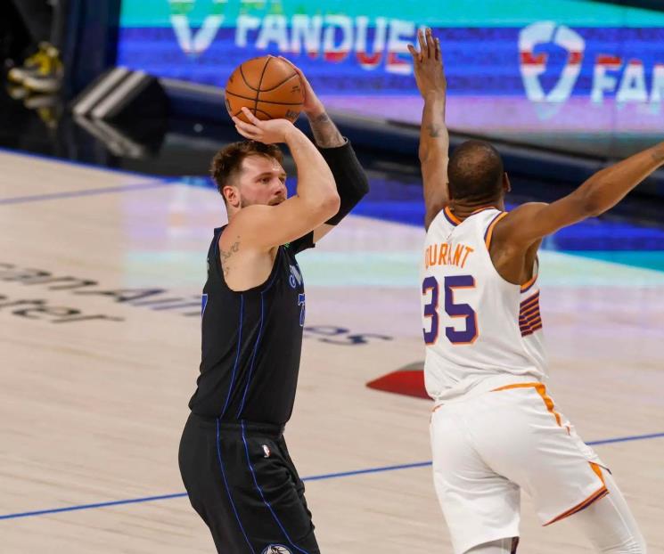 Produce Doncic 41 puntos en victoria de los Mavs