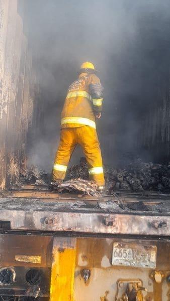 Arde tráiler en la Carretera Nacional