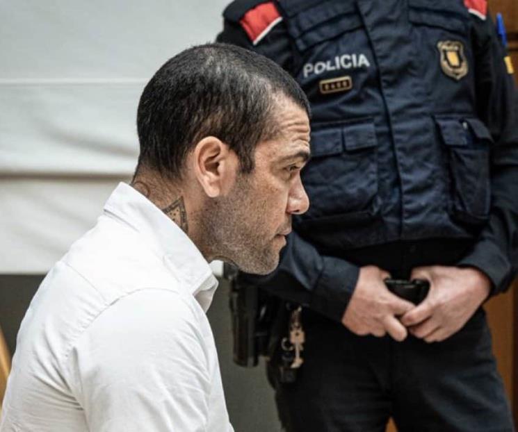 Abogada de Dani Alves buscará recurrir a la sentencia del ex jugador