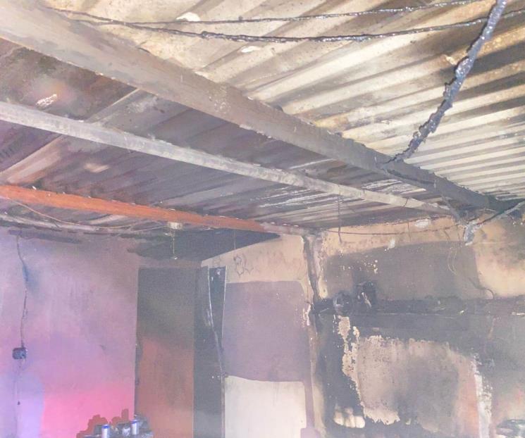 Se incendia domicilio en Linares
