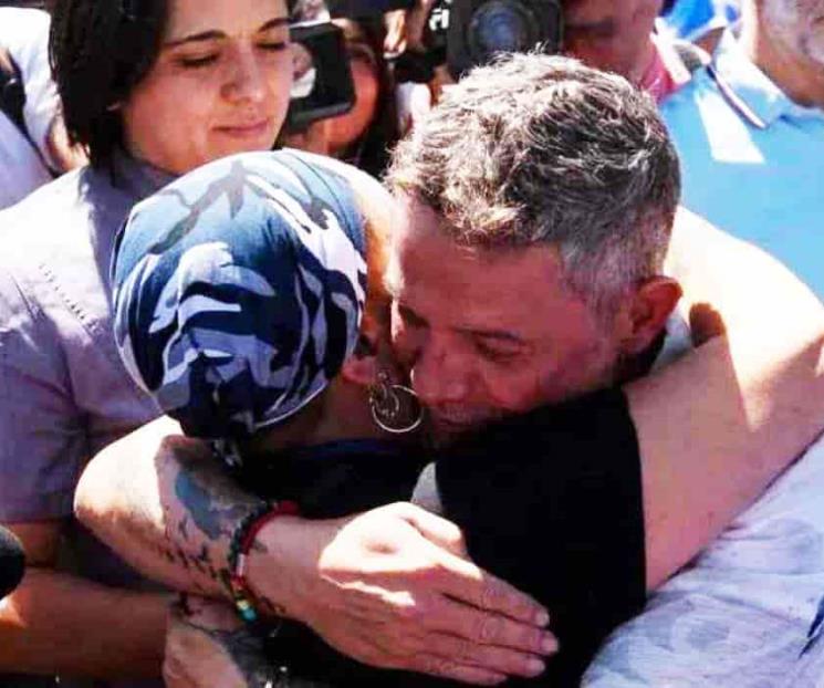 Visita Alejandro Sanz zona devastada en Chile