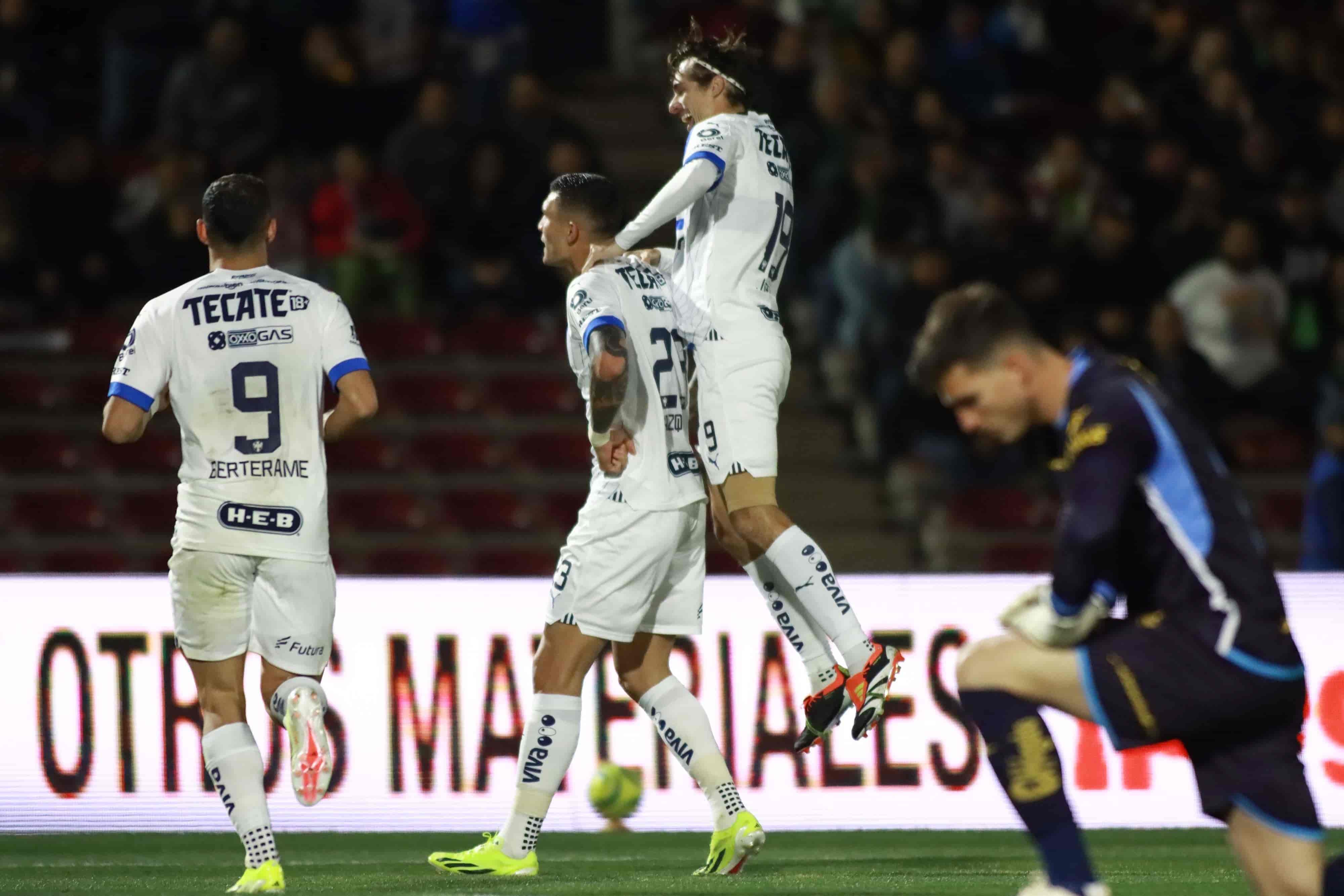 Brandon Vázquez hace el 2-0.