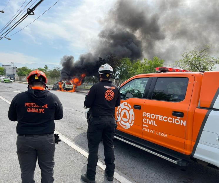 Acaba fuego con camioneta