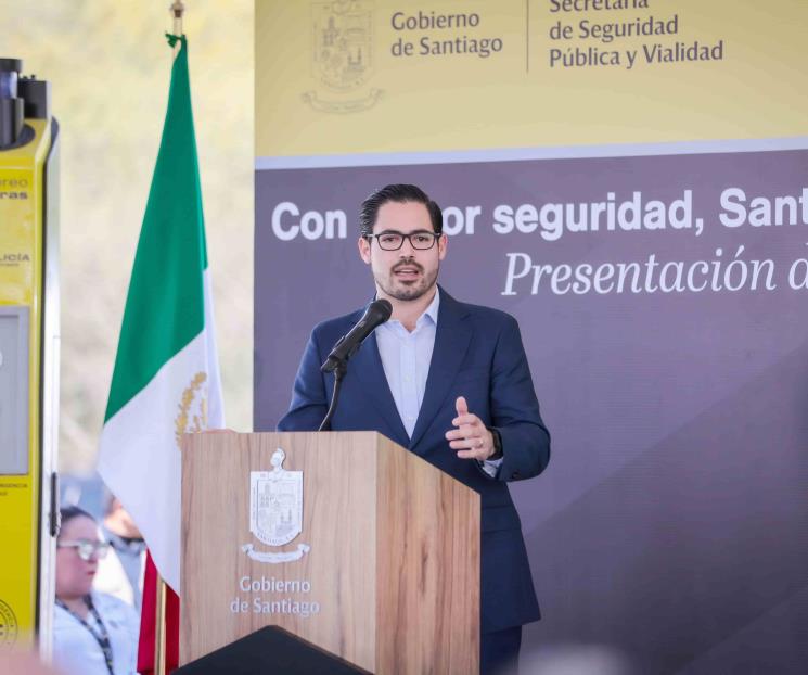 Inaugura David de la Peña el C4 de Santiago