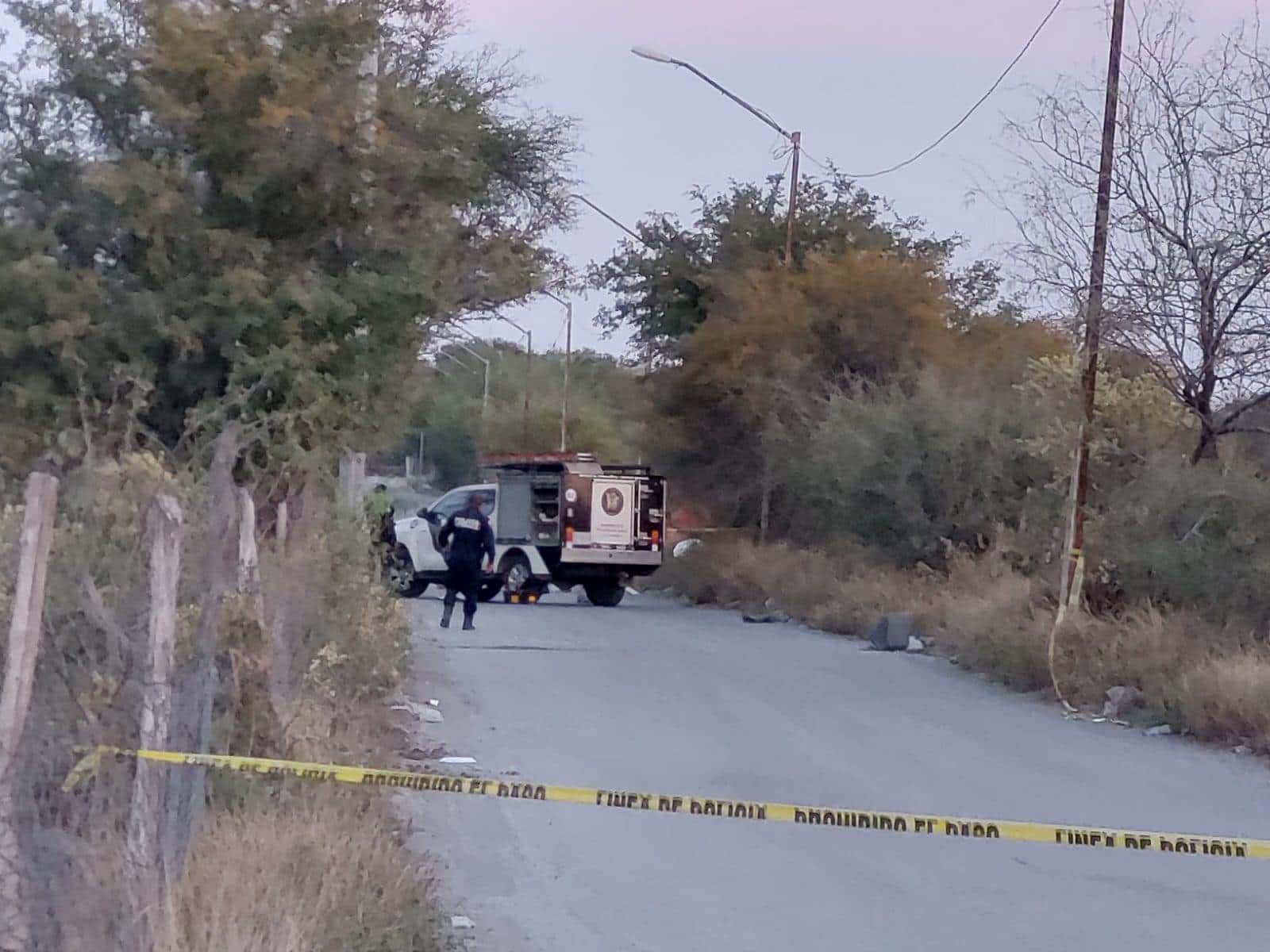 Un hombre fue ejecutado a balazos y su cuerpo quedó entre la hierba donde fue abandonado por sus verdugos, en Apodaca.