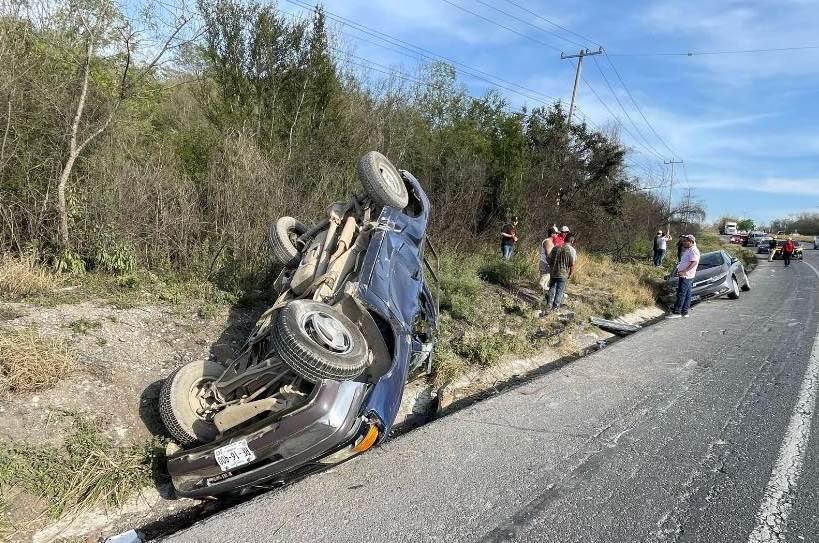 Prueba auto y ocasiona volcadura