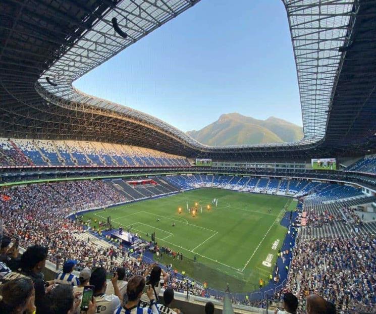 En asistencias sí son líderes