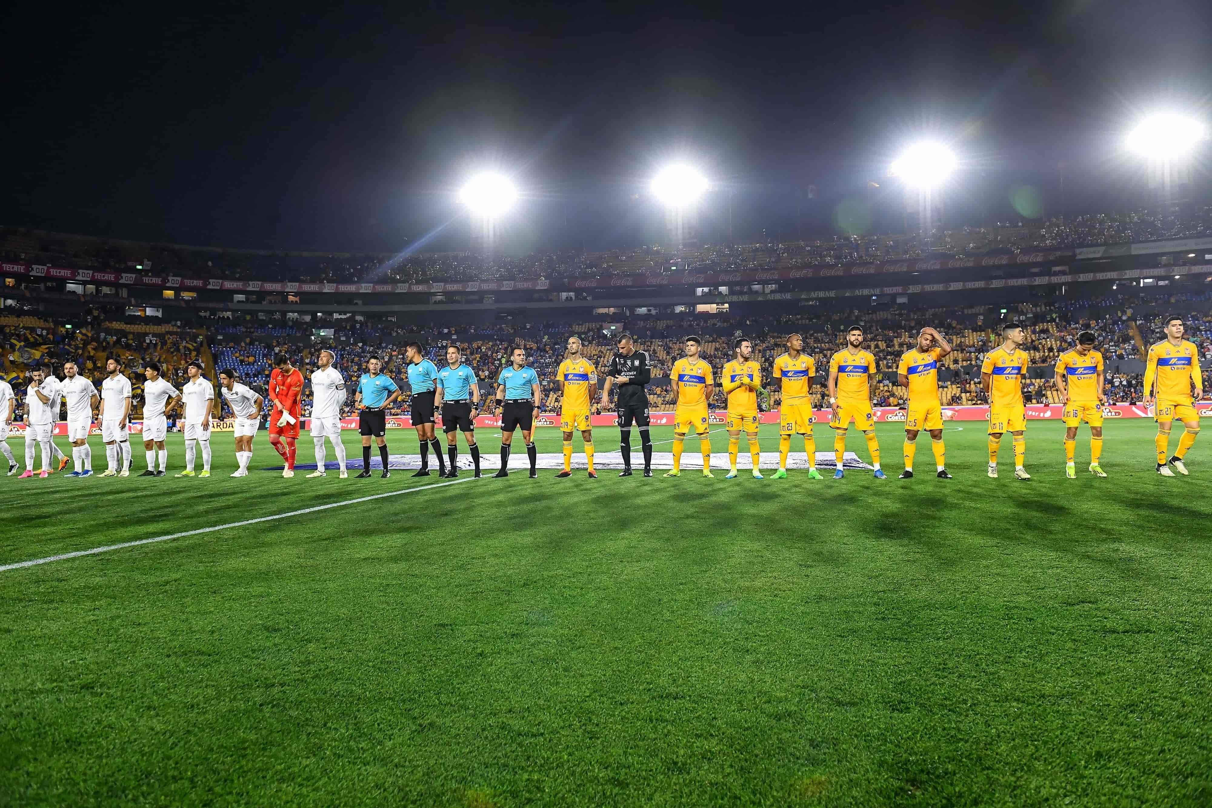 Estadio Universitario.