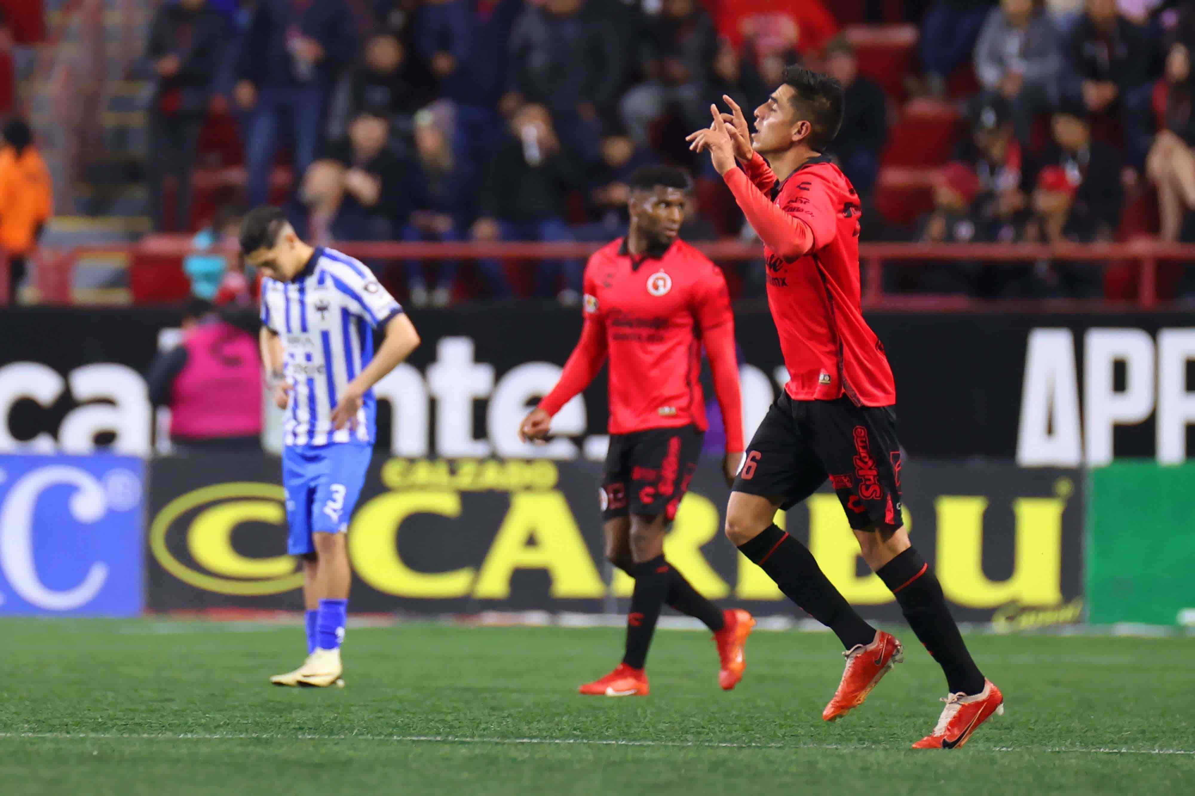 Joe Corona hace el 1-0.
