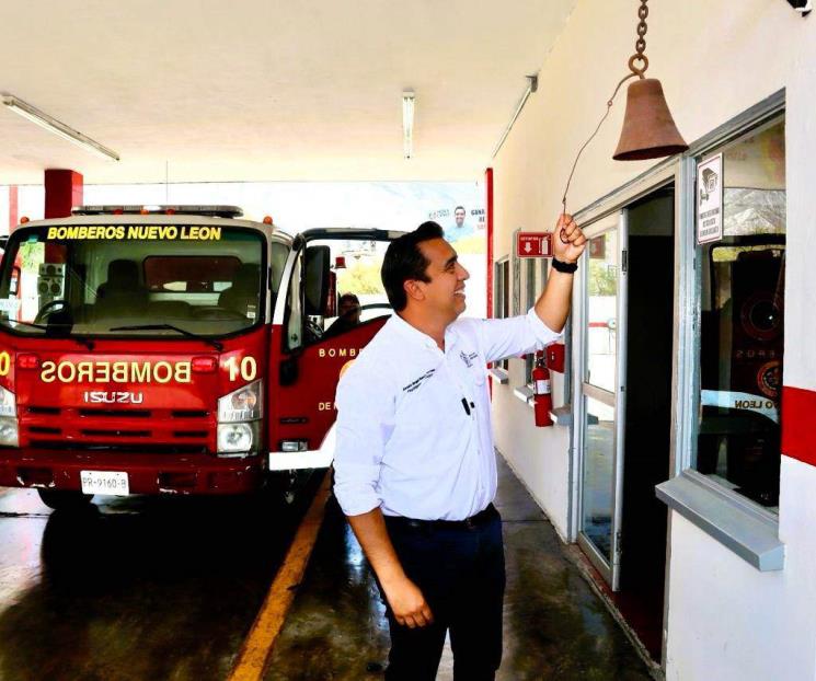 Entrega Jesús Nava 6.5 mdp a Bomberos de Nuevo León