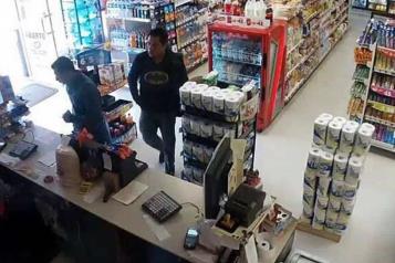 Protege la población su quincena de asaltos en tiendas Oxxo