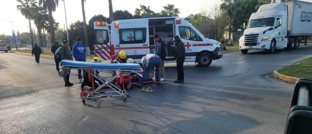 Salva casco a motociclista