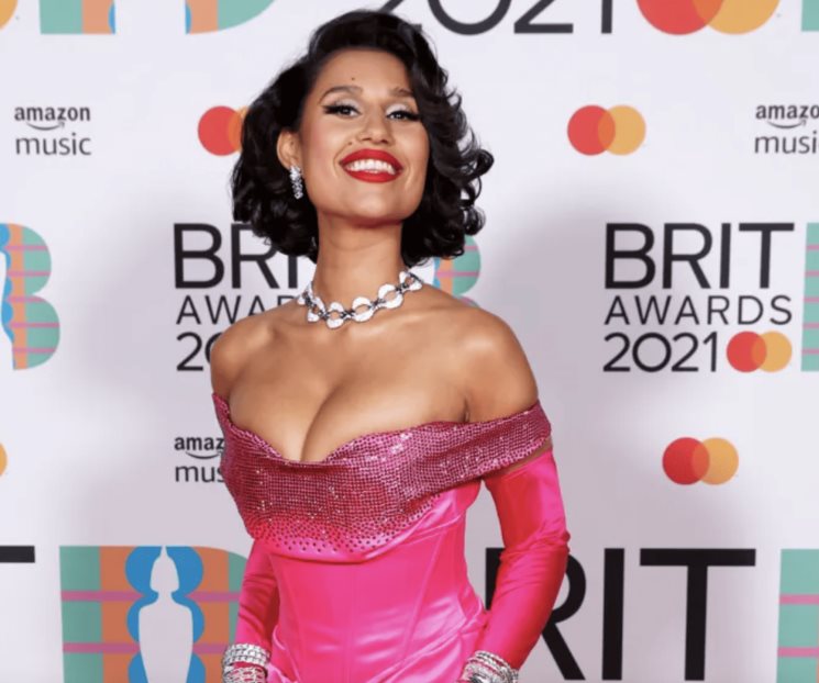 Raye se roba los Brit Awards 2024 con 6 Premios Raye se roba los Brit Awards 2024 con 6 Premios