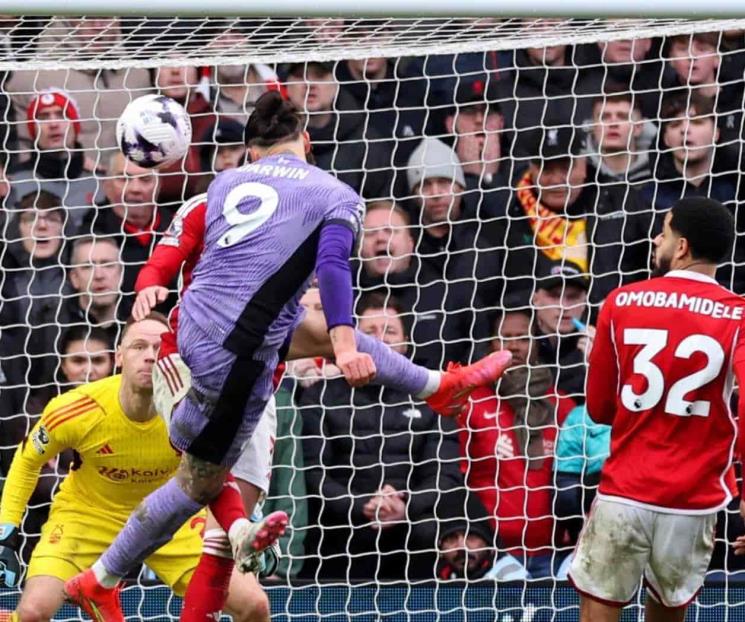 Vence Liverpool al Nottingham Forest y sigue de líder en Inglaterra