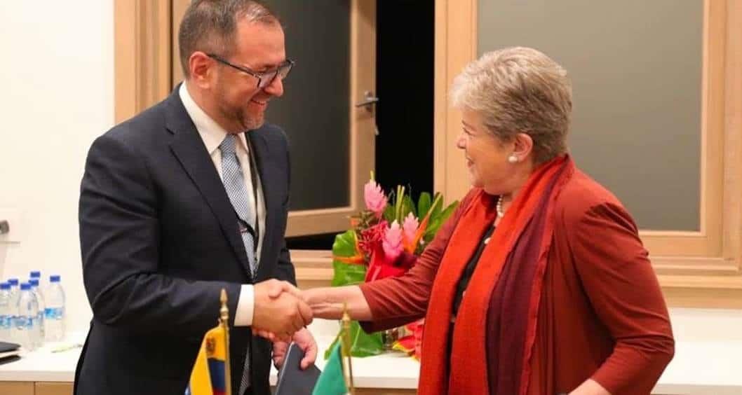 México y Venezuela firman pacto de repatriación de migrantes