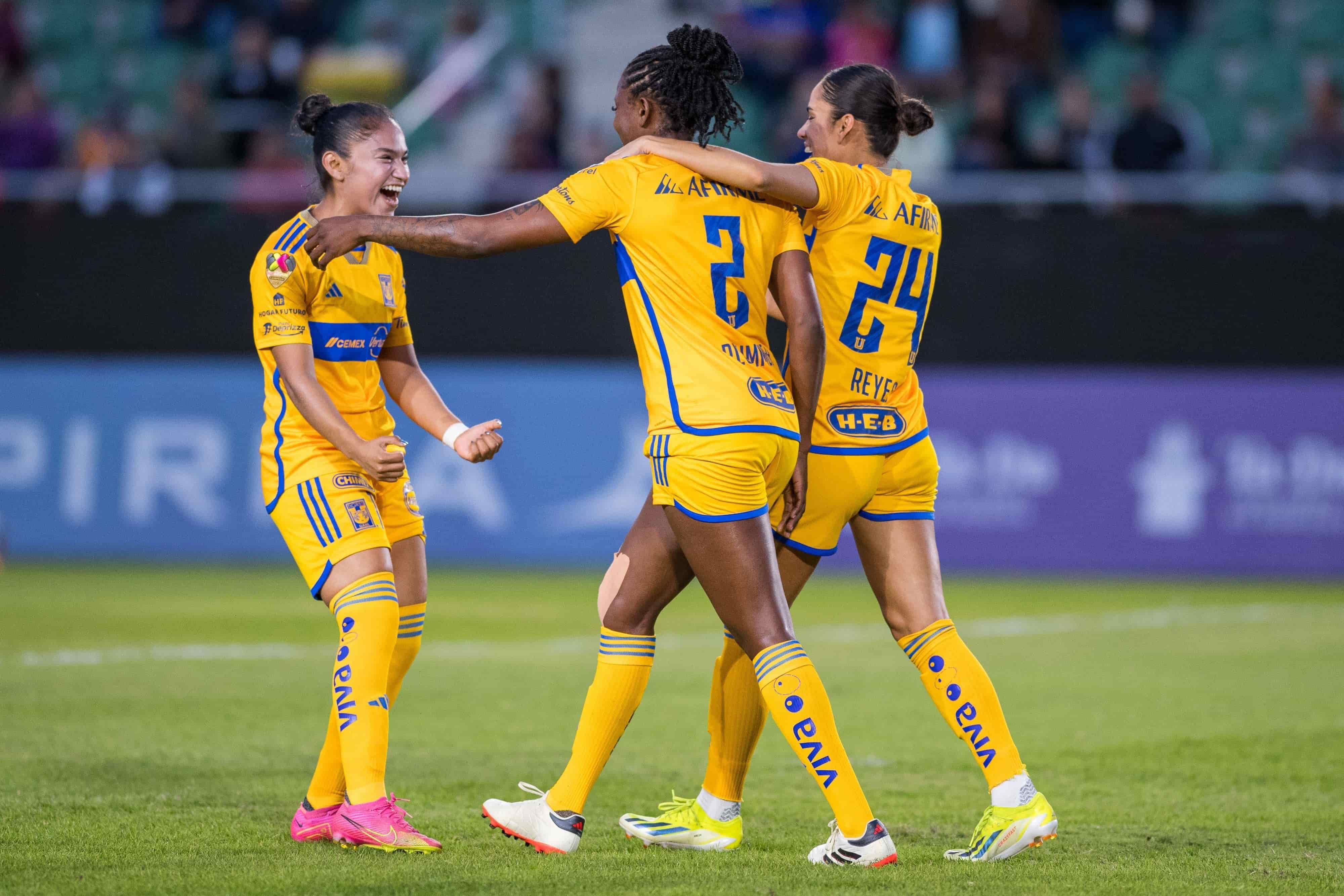 Konya Plummer hace el 1-0.