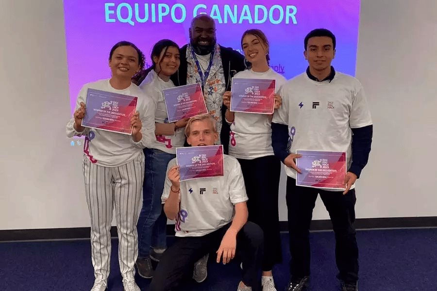 Llegan a final global con proyecto de educación incluyente