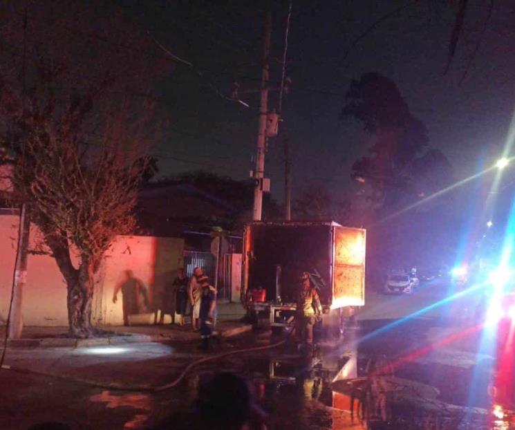 Provoca carne asada incendio de cuatro vehículos Provoca carne asada incendio de cuatro vehículos