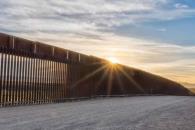 Confirma EU ampliación de muro fronterizo con México