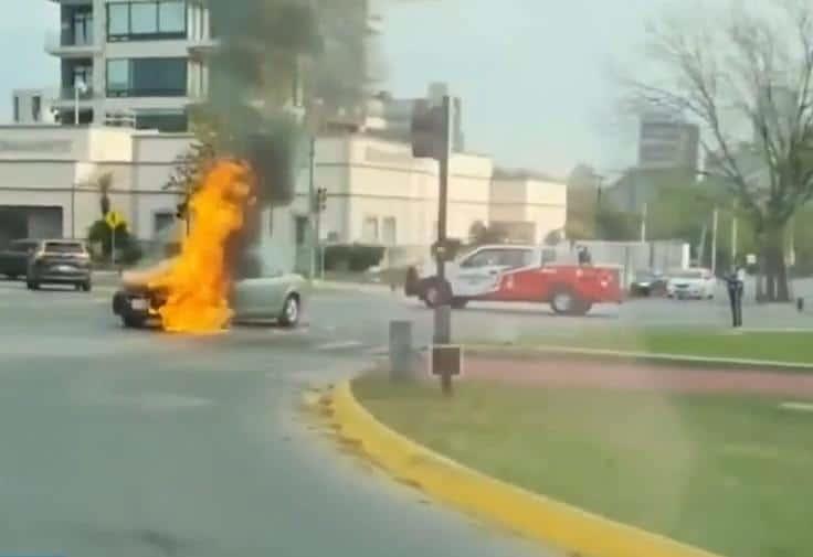 Alarma incendio de auto en la colonia Del Valle