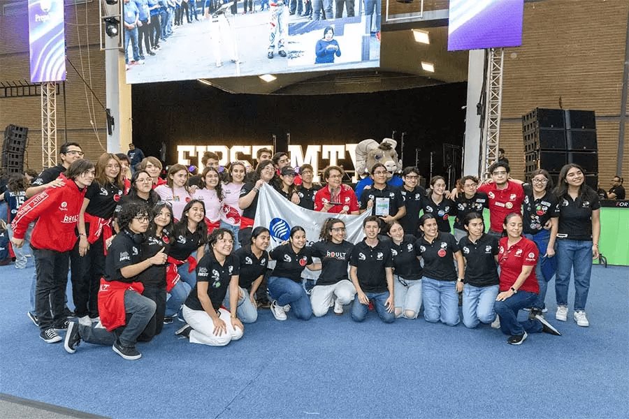 ¡Al mundial! Equipo de PrepaTec Laguna triunfa en regional de FIRST